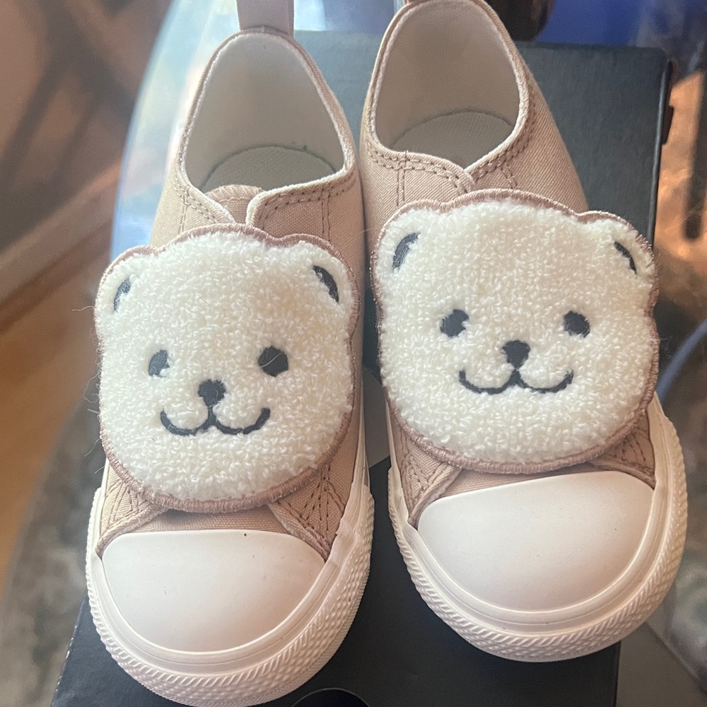 Converse Kids Slip-On Sneakers with Teddy Bear Patch new in box